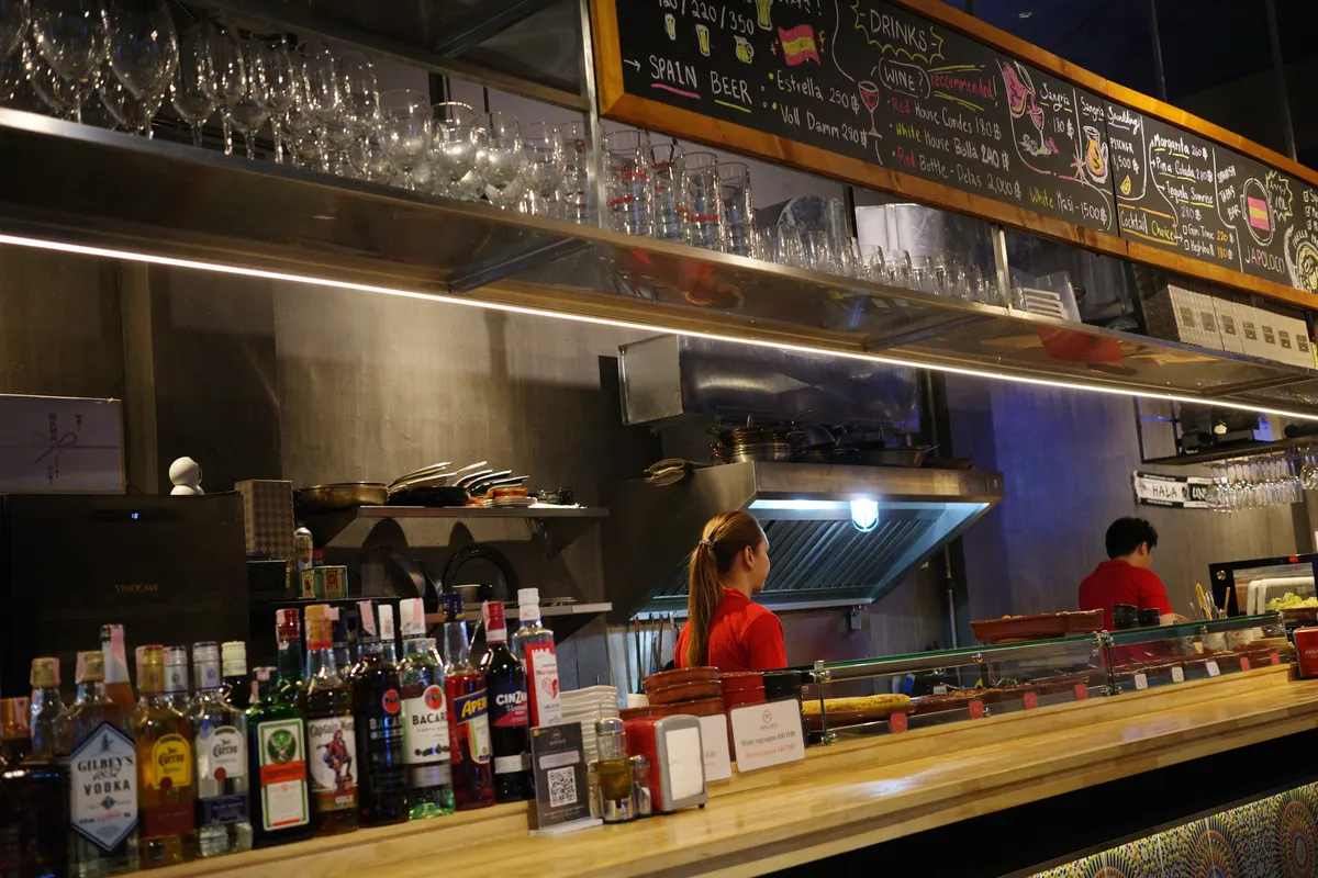 プラカノンに日系スペイン料理「JAPOLOCO SPANISH TAPAS BAR」